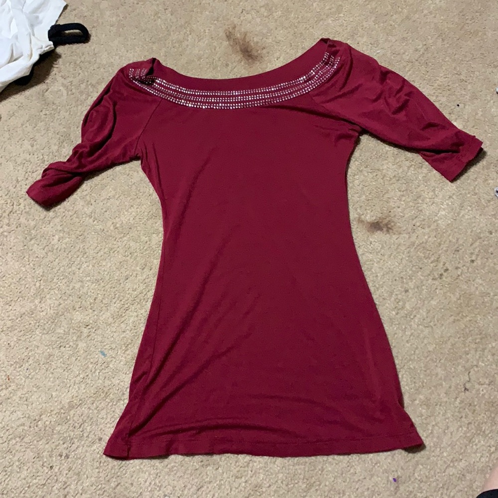 Red three-quarter sleeve scoop neck tee